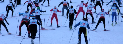 Zawodnicy na początku liczącego 4 km podniegu.