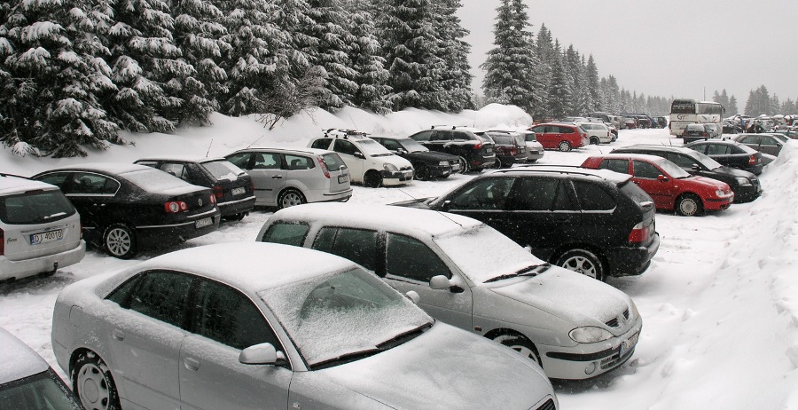 Parkingi w Jakuszycach są zatłoczone