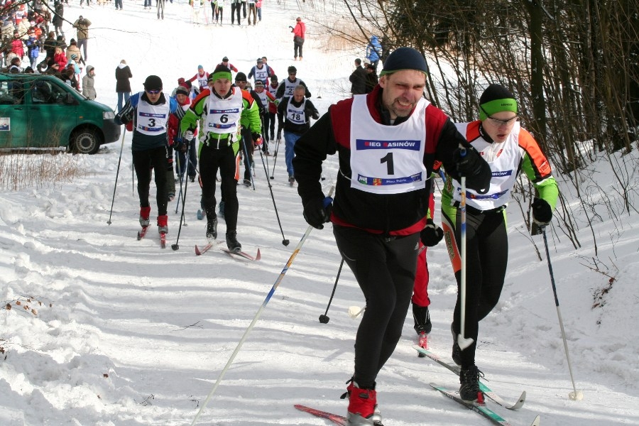 Spadł śnieg na trasach Biegu Sasinów