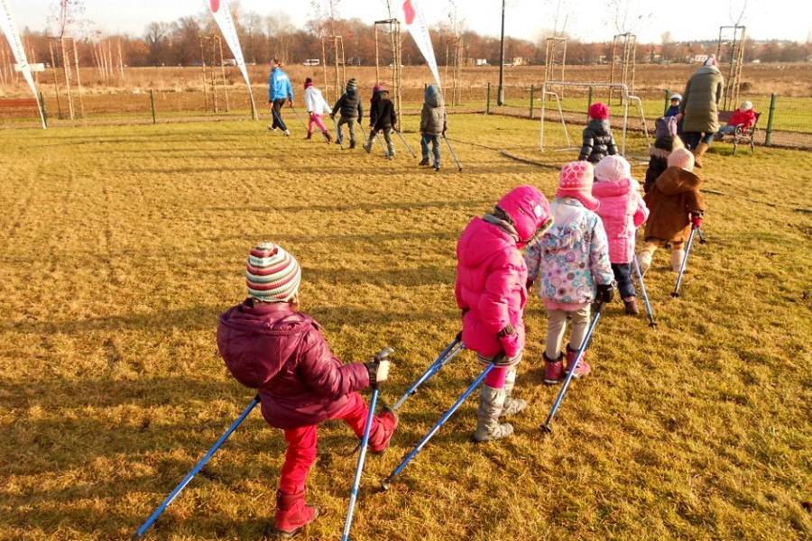 Podczas Światowego Dnia Śniegu dzieci nauczą się m.in. podstawowych kroków narciarskich