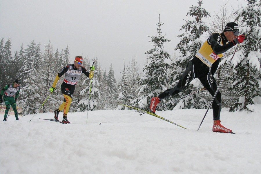 Dario Cologna (SUI) na najtrudniejszym podbiegu trasy, tzw. Turbince