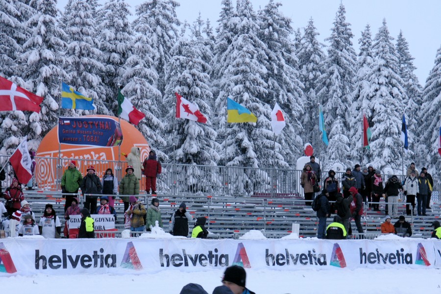 Puste trybuny podczas męskich konkurencji w sprintach w zawdoach PŚ w Szklarskiej Porębie w 2012 roku