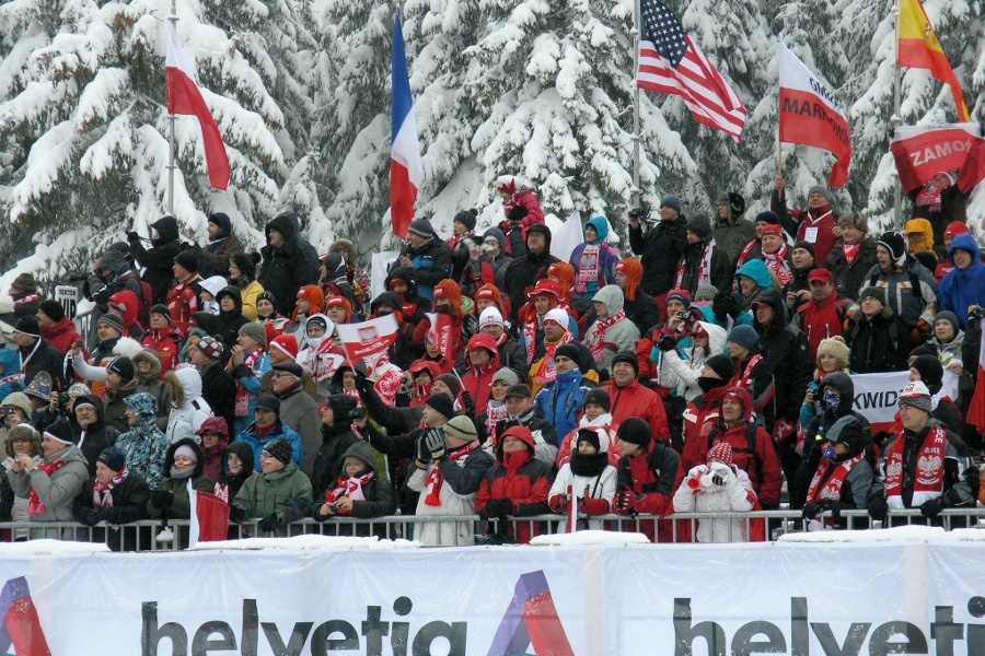 Kibice podczas Pucharu Świata FIS w Szklarskiej Porębie w 2012 roku