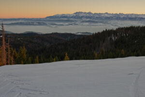 Turbacz na nartach backcountry przez Dolinę Lepietnicy