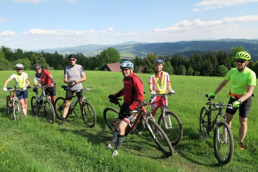 Na rowerach górskich oraz nartorolkach trenowali w ostatni weekend maja sportowcy z teamu nabiegowkach.pl