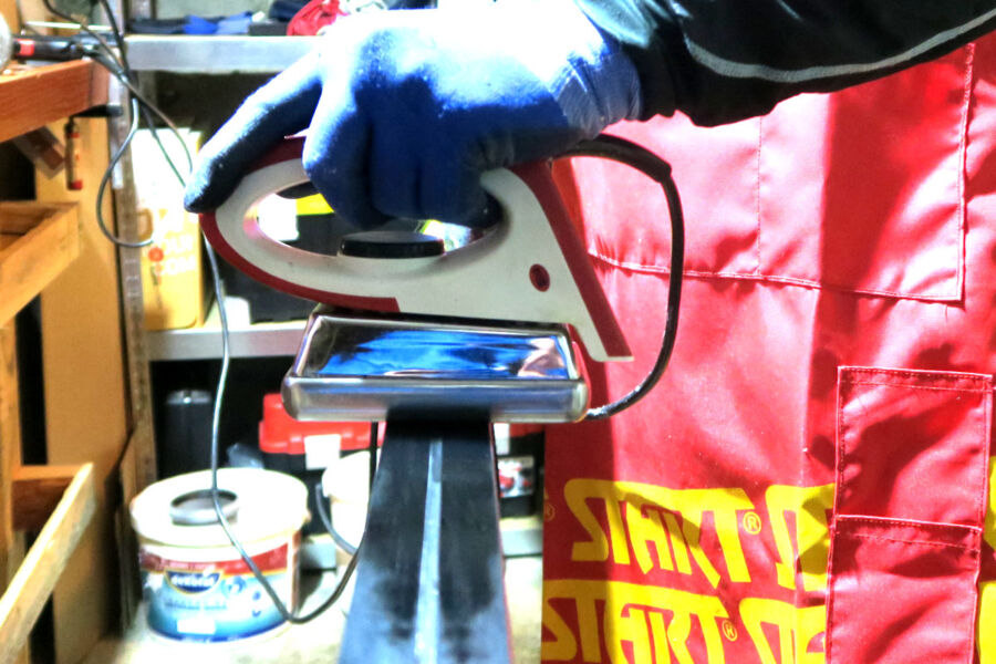 Mity o smarowaniu nart na gorąco – co krąży po sieci, a jak jest naprawdę